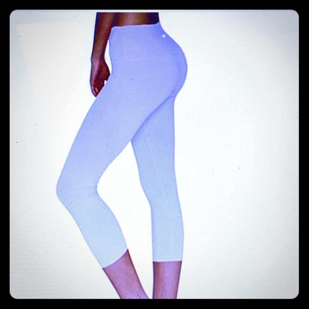 YOGARURU High waisted cropped yoga pants. NWT Med.